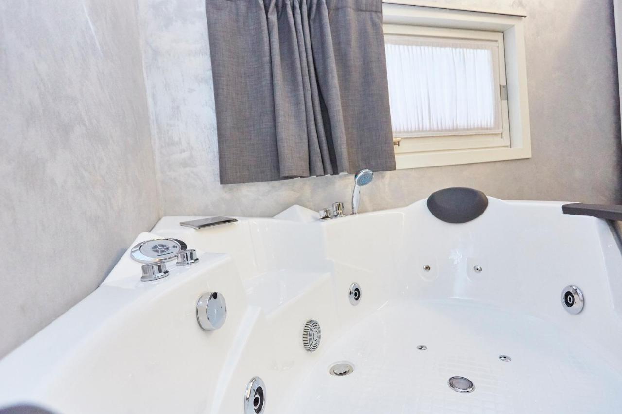 דסנזאנו דל גארדה Hotel Villa Lilla מראה חיצוני תמונה