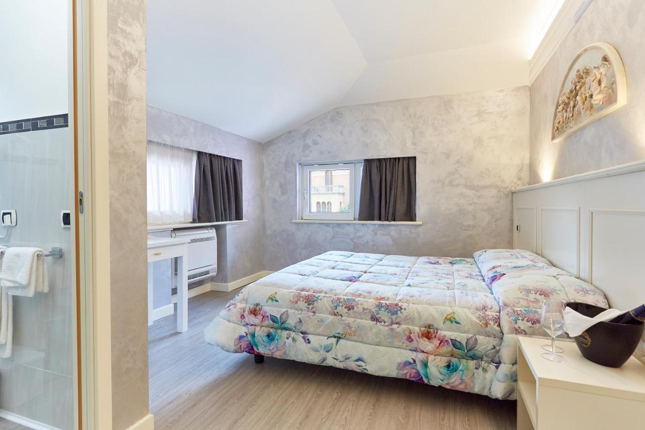 דסנזאנו דל גארדה Hotel Villa Lilla מראה חיצוני תמונה