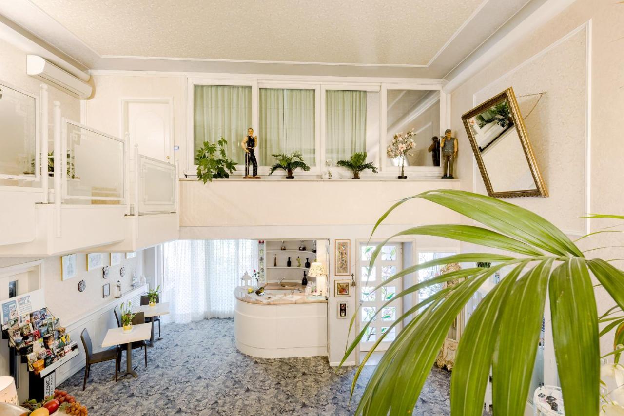 דסנזאנו דל גארדה Hotel Villa Lilla מראה חיצוני תמונה