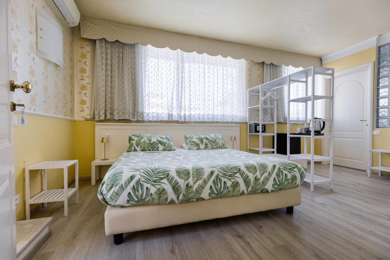 דסנזאנו דל גארדה Hotel Villa Lilla מראה חיצוני תמונה
