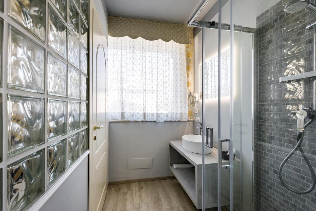 דסנזאנו דל גארדה Hotel Villa Lilla מראה חיצוני תמונה
