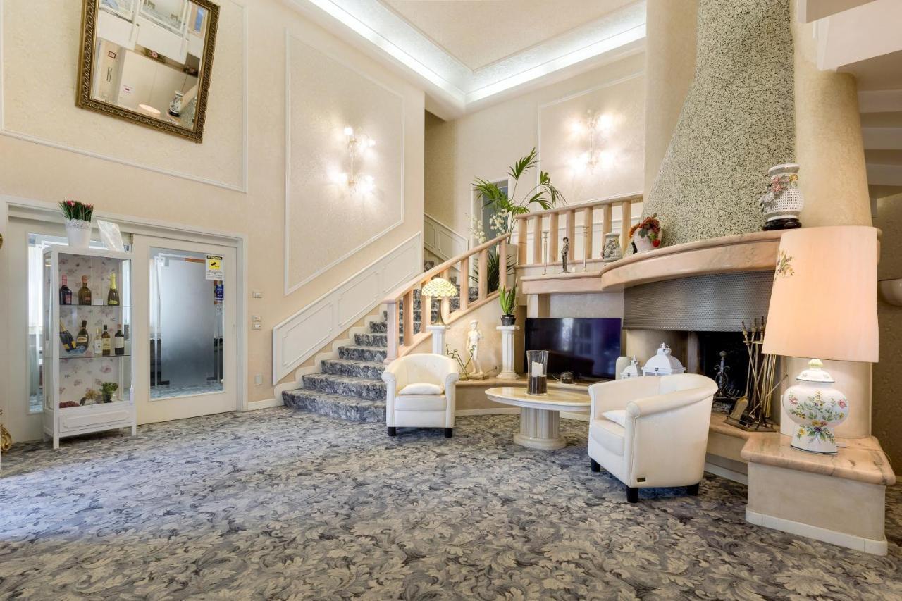 דסנזאנו דל גארדה Hotel Villa Lilla מראה חיצוני תמונה