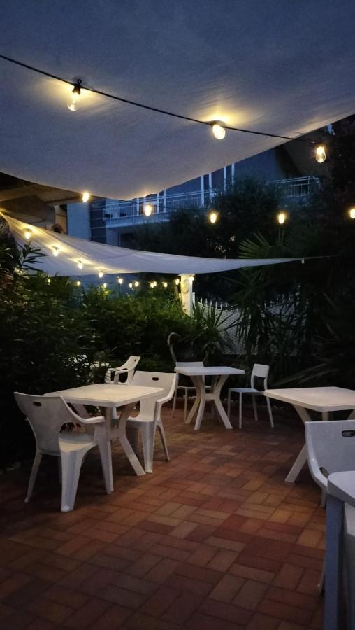 דסנזאנו דל גארדה Hotel Villa Lilla מראה חיצוני תמונה
