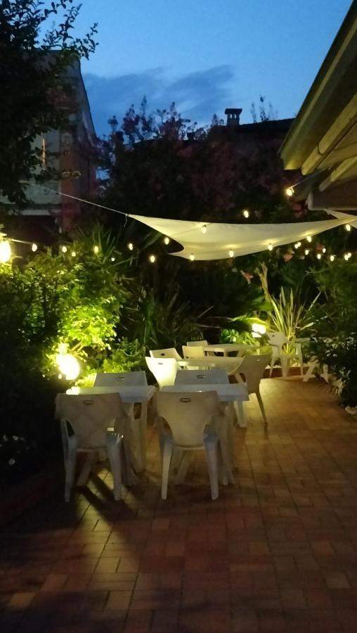 דסנזאנו דל גארדה Hotel Villa Lilla מראה חיצוני תמונה