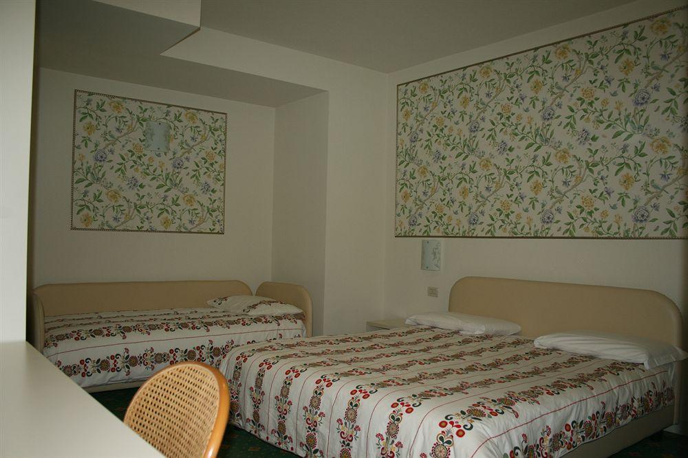 דסנזאנו דל גארדה Hotel Villa Lilla מראה חיצוני תמונה