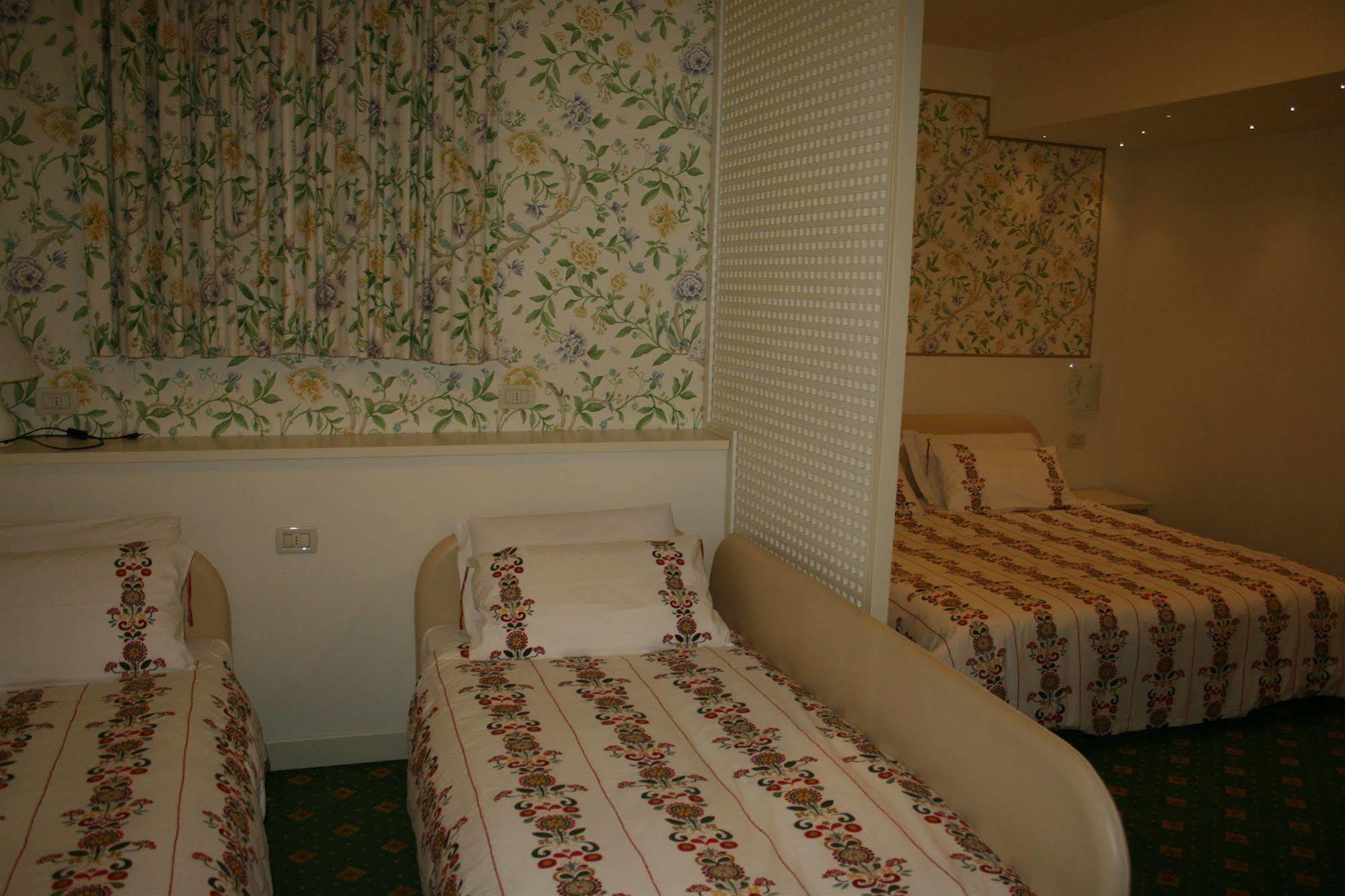דסנזאנו דל גארדה Hotel Villa Lilla מראה חיצוני תמונה